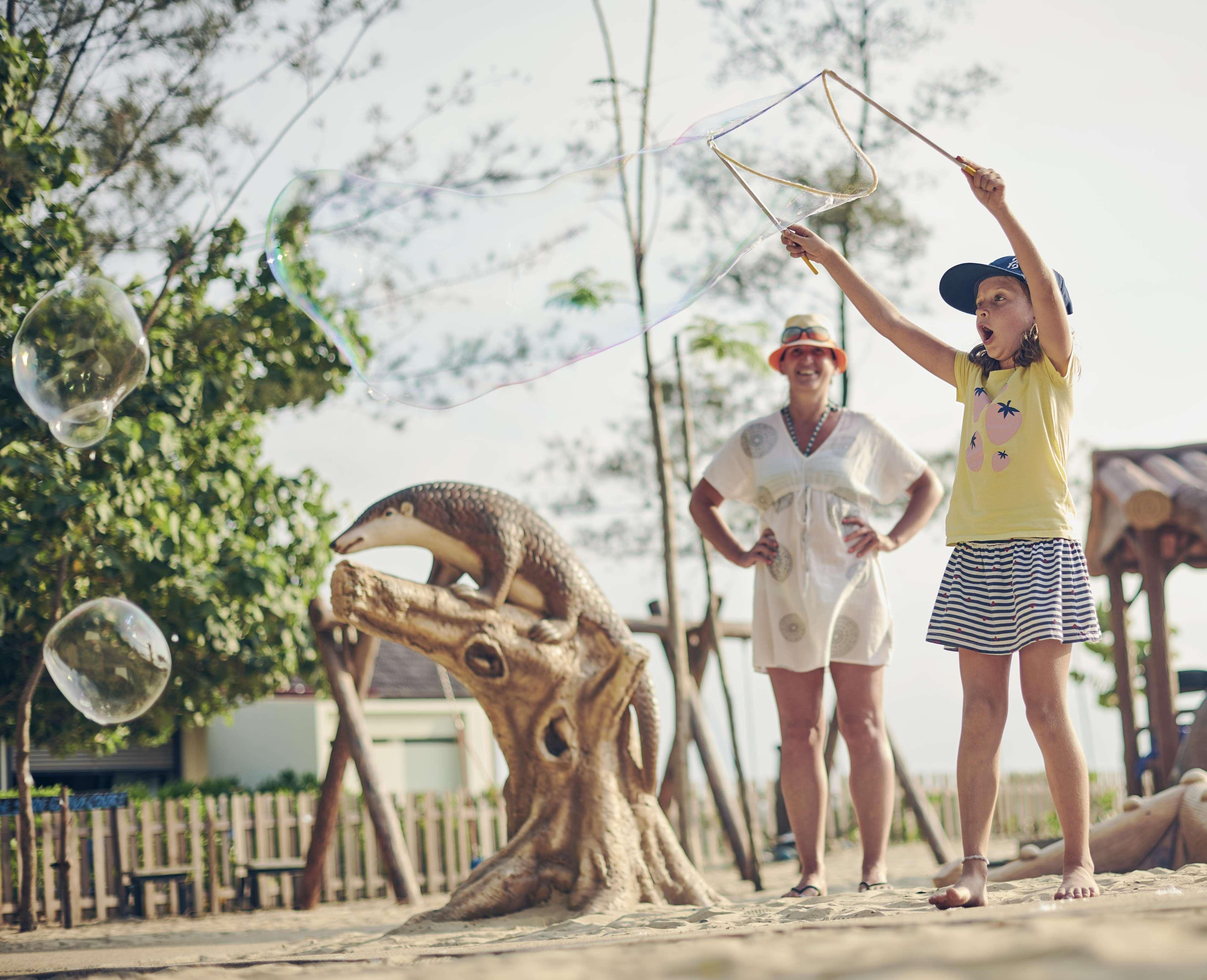 Shangri-La Rasa Ria, Kota Kinabalu Exterior foto The 2014 film version of the song "The Dinosaur Song" was used in the film Walking with Dinosaurs.