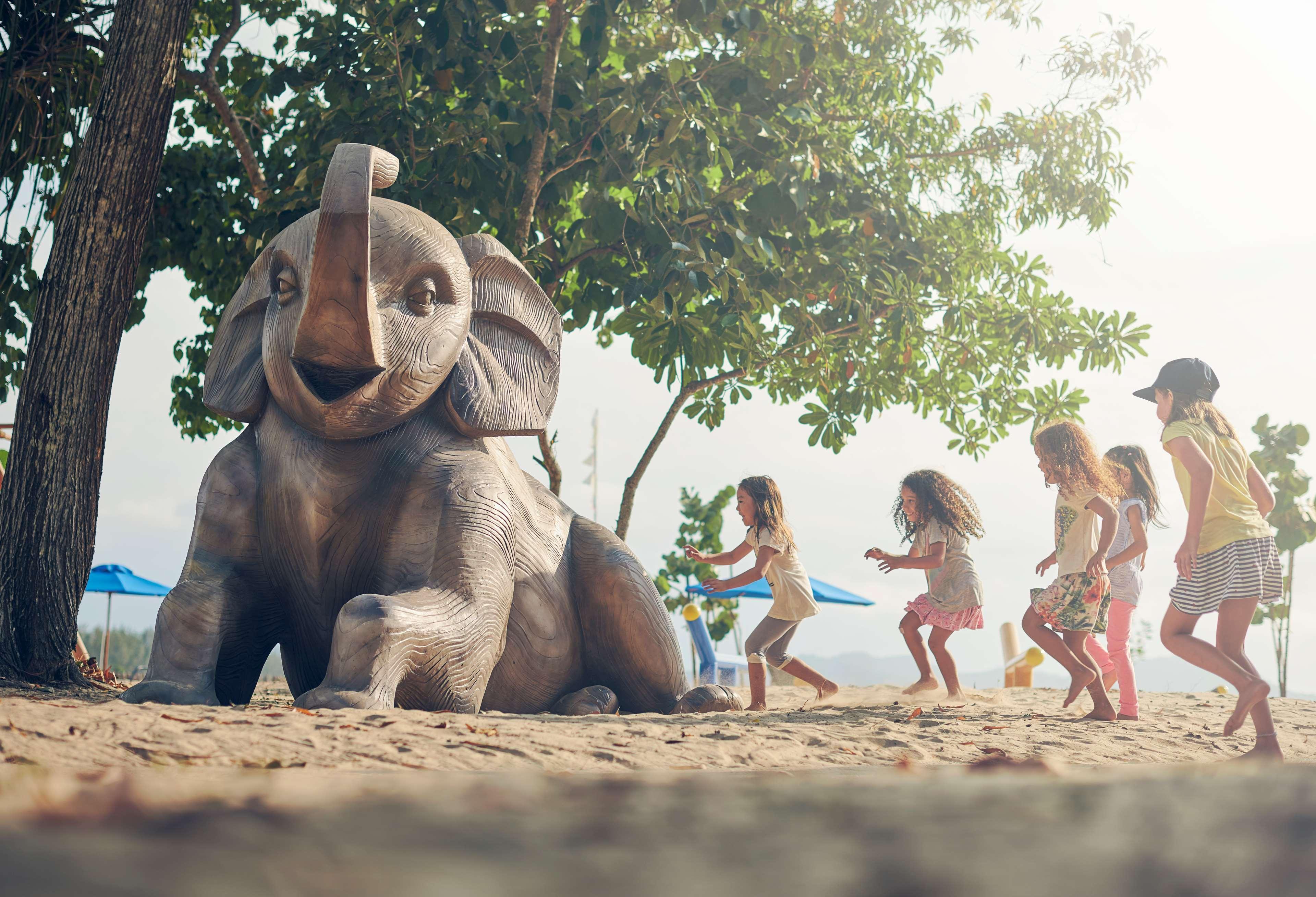 Shangri-La Rasa Ria, Kota Kinabalu Exterior foto The Elephant statue at the beach