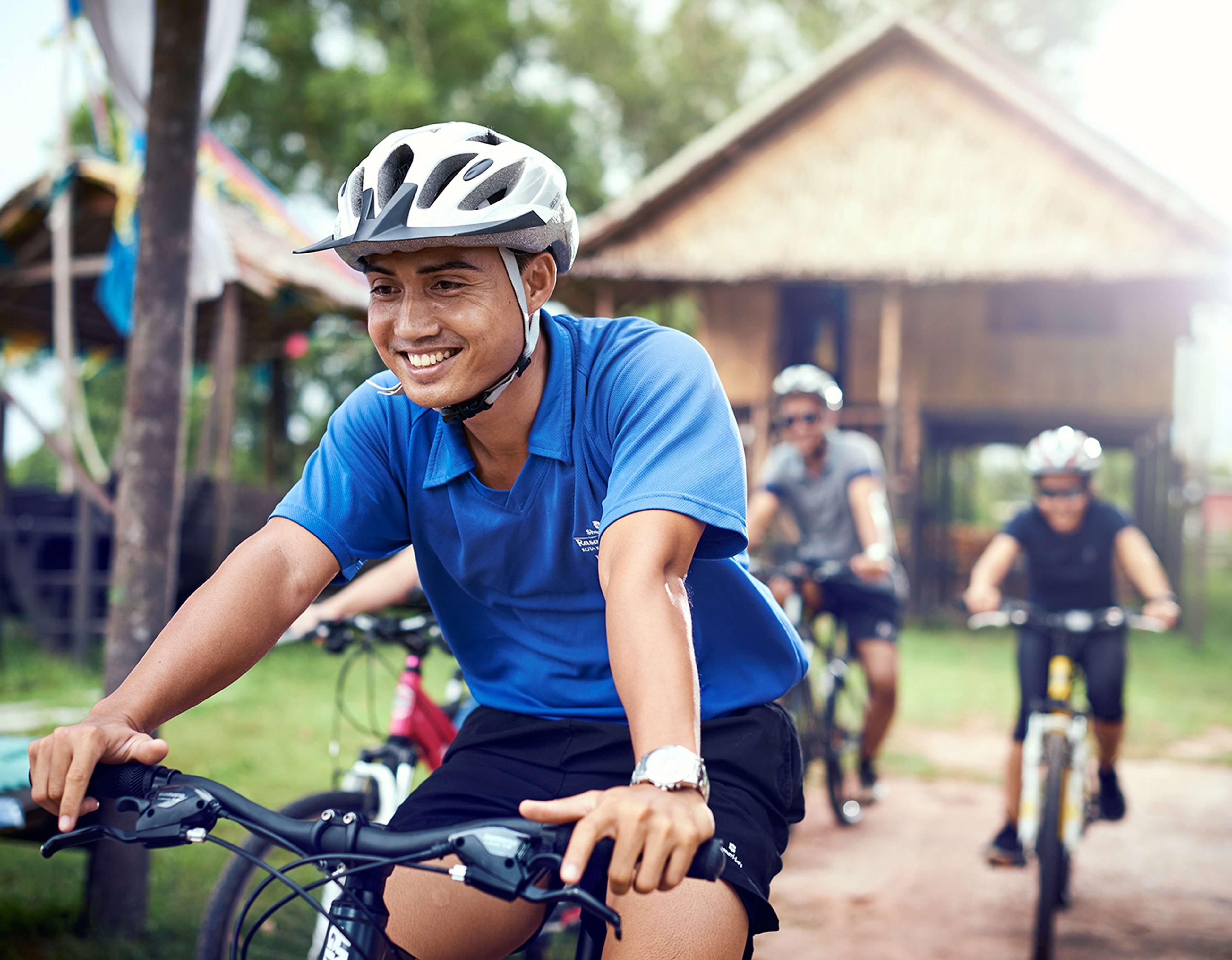 Shangri-La Rasa Ria, Kota Kinabalu Exterior foto A bicyclist wearing a bicycle helmet