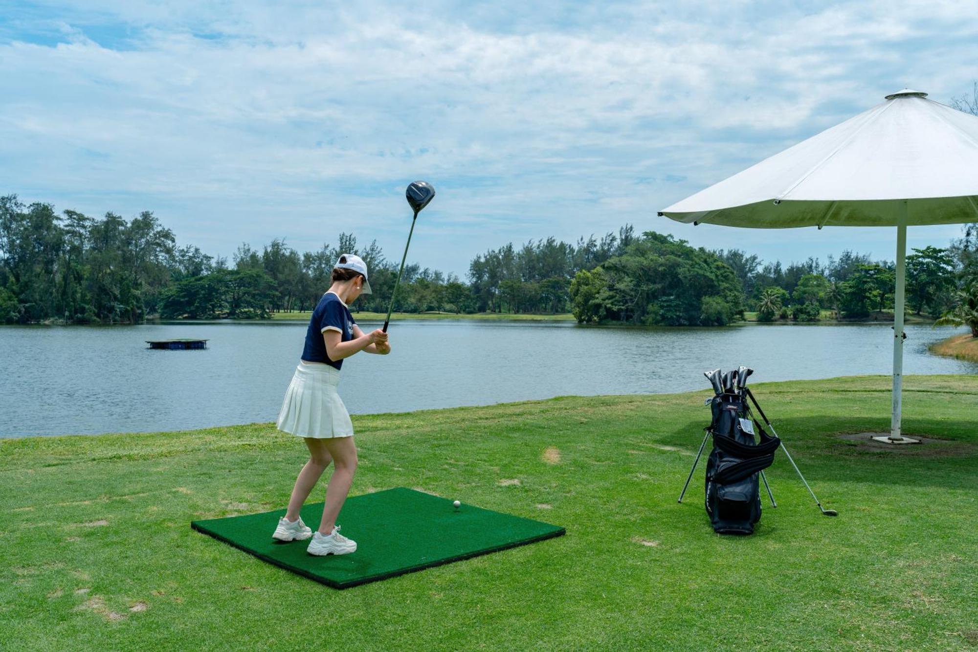 Shangri-La Rasa Ria, Kota Kinabalu Exterior foto Golf at the Royal Thai Country Club